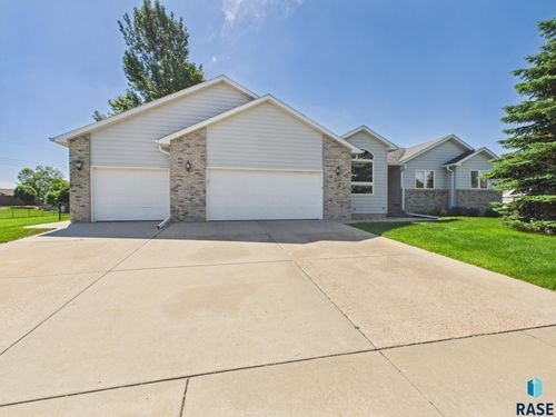 2520 S Eisenhower Ave, Sioux Falls, SD, 57106-3843 | Card Image