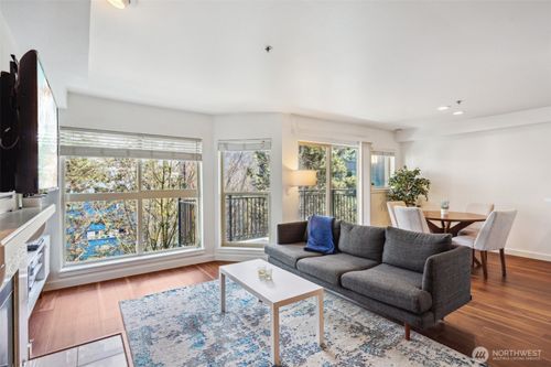 611-1425 Dexter Ave N, Seattle, WA, 98109-3534 | Card Image