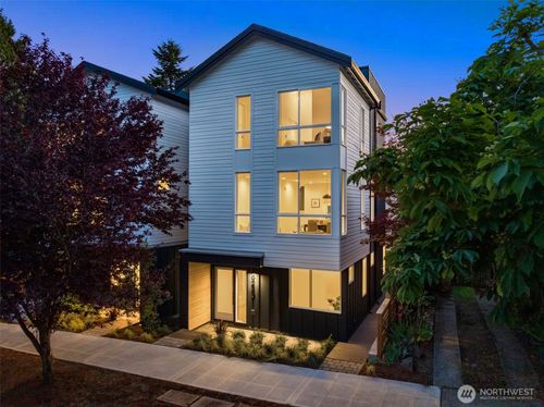823 B 17th Ave, Seattle, WA, 98122 | Card Image