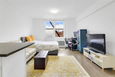 507 - 31-85 Crescent Street, Home with 0 bedrooms, 1 bathrooms and null parking in Astoria NY | Image 2