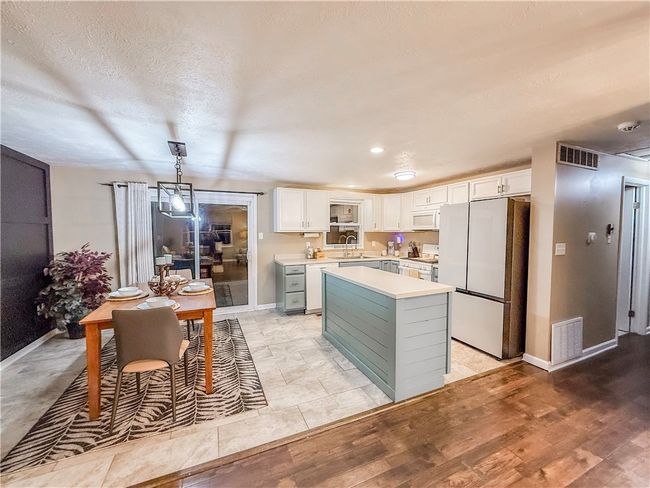 133 Glengarry Dr, House other with 3 bedrooms, 2 bathrooms and 2 parking in Coraopolis PA | Image 5
