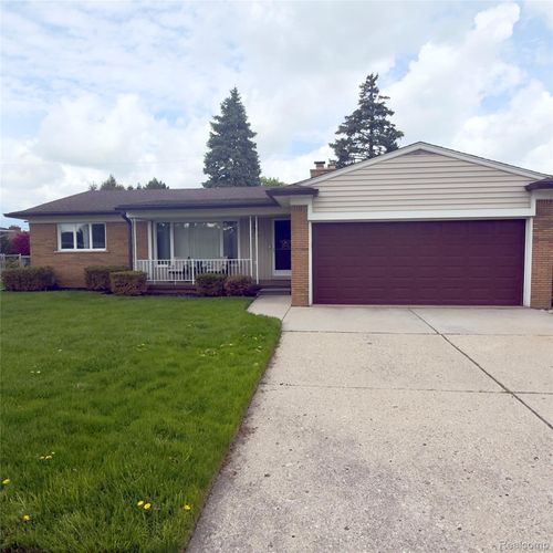 19385 Skyline St, Roseville, MI, 48066-4531 | Card Image