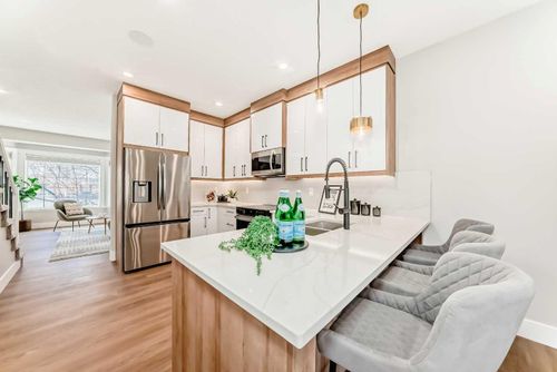 722 53 Ave Sw, Calgary, AB, T2V0C3 | Card Image