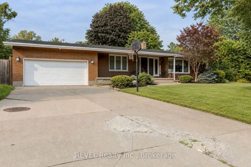 7285 Rolling Acres Cres, Niagara Falls, ON, L2J1E5 | Card Image
