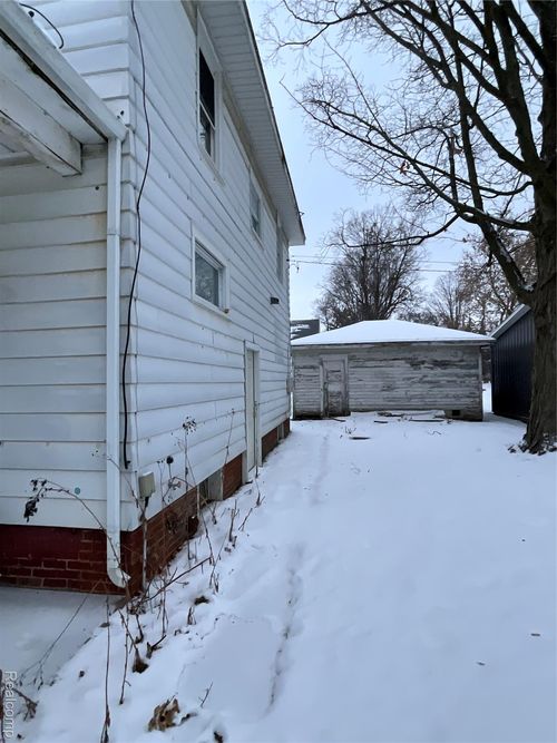 424 W Frank St, Caro, MI, 48723-1408 | Card Image