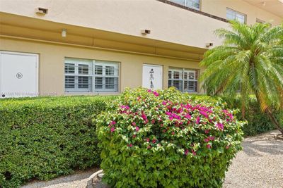 109 - 4100 Crystal Lake Dr, Condo with 2 bedrooms, 1 bathrooms and null parking in Deerfield Beach FL | Image 3