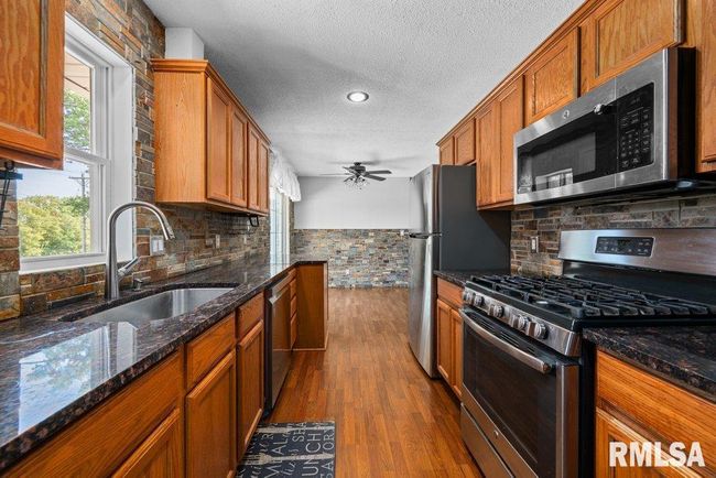 2920 E 35 Th St, House other with 4 bedrooms, 2 bathrooms and null parking in Davenport IA | Image 7