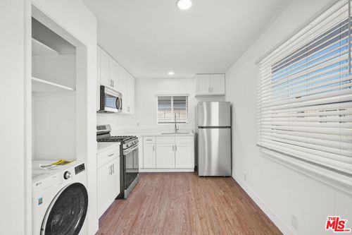 530 Almond Ave, Long Beach, CA, 90802-1742 | Card Image