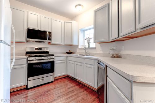 4509 Alexander Pines Dr, Clarkston, MI, 48346-4135 | Card Image