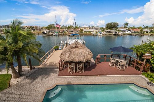 11700 5th St E, TREASURE ISLAND, FL, 33706-2930 | Card Image