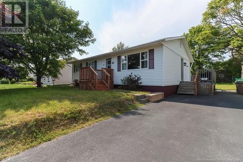 49 Seaward Cres, Saint John, NB, E2P1E5 | Card Image