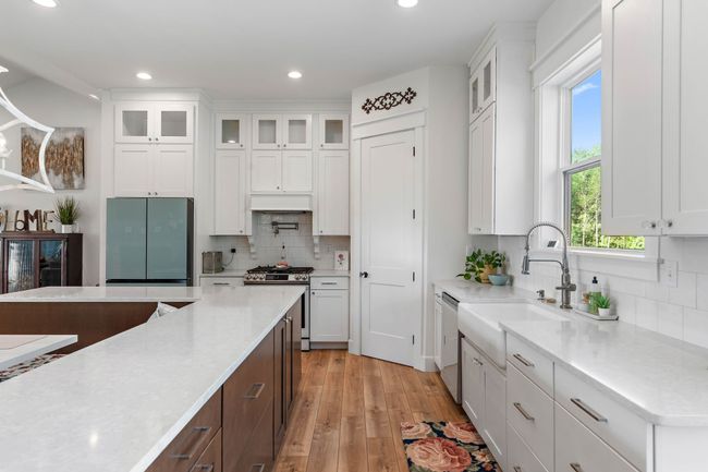 Floor to ceiling cabinetry | Image 12
