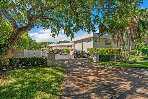 203-900 Jasmine Ln, Vero Beach, FL, 32963-2237 | Card Image