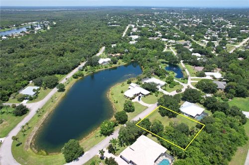 3 River Oak Dr, Sebastian, FL, 32958-8329 | Card Image