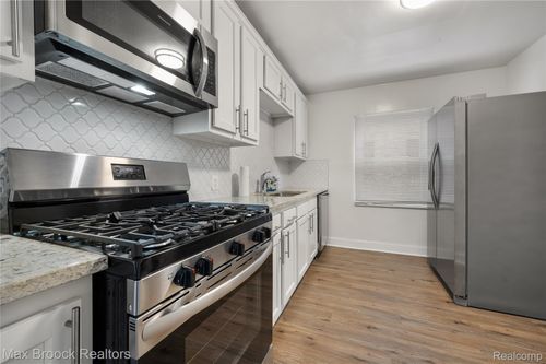 18674 San Juan Dr, Detroit, MI, 48221-2174 | Card Image