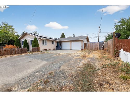 663 E 4th Ave, Riddle, OR, 97469-8754 | Card Image