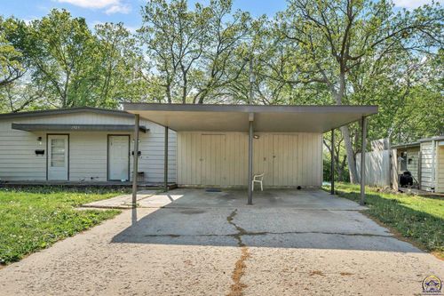 2921 Sw Atwood Ave, Topeka, KS, 66614 | Card Image