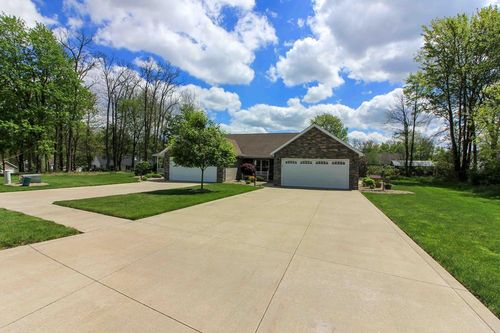 1935 Sandelwood Dr, Ontario, OH, 44906 | Card Image