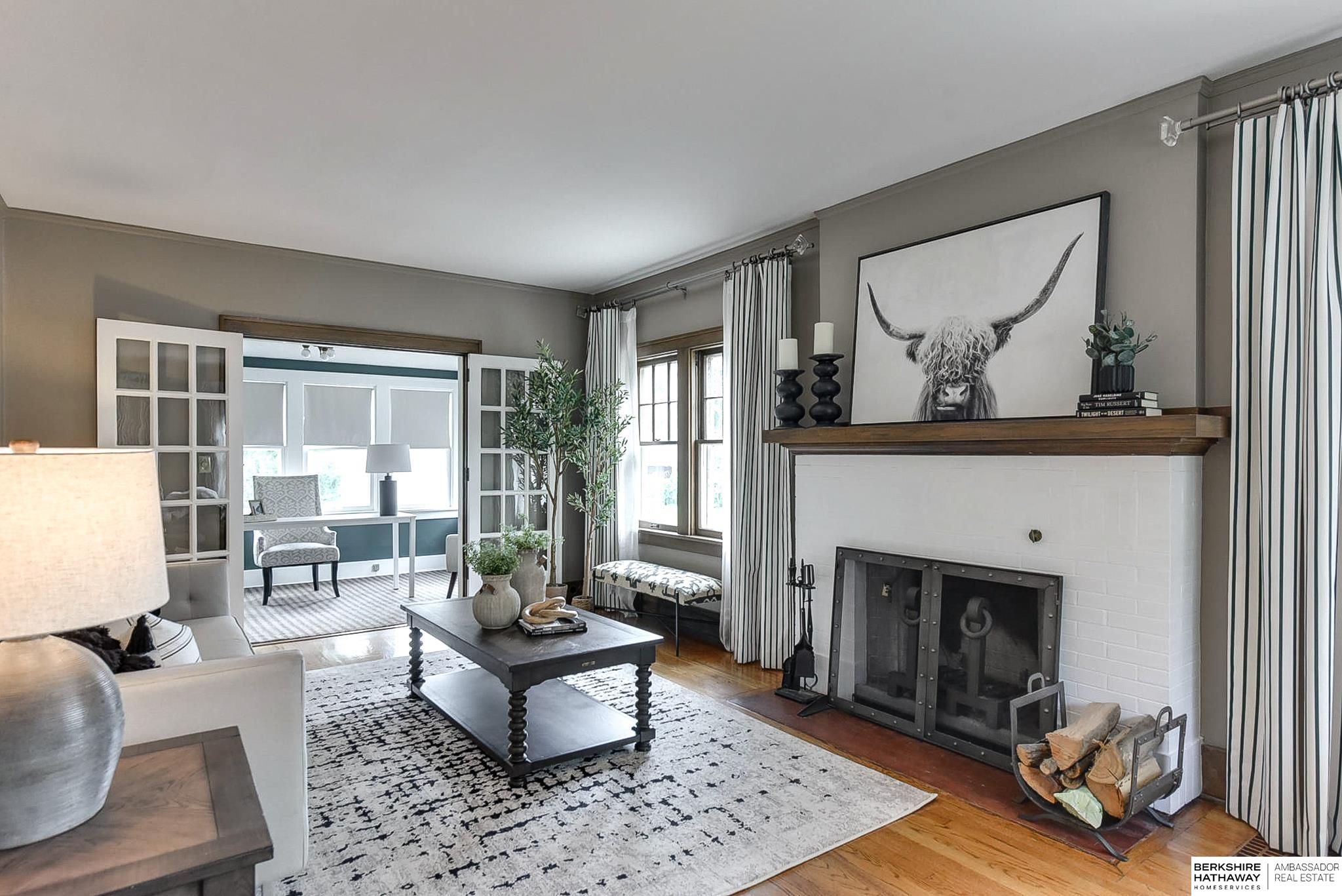 Nicholas St, Omaha, NE 68132