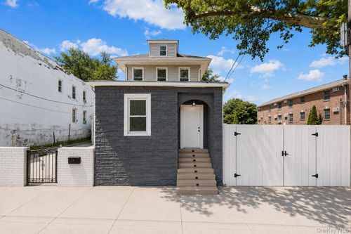 325 Newman Ave, Bronx, NY, 10473-2203 | Card Image