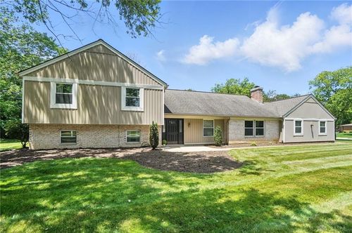 8987 Deep Forest Ln, Washingtn Twp, OH, 45458-2815 | Card Image