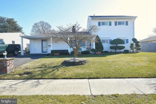 8 Summer Ln, Levittown, PA, 19055-2209 | Card Image