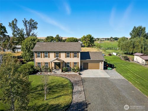 49 Sierra Ln, Touchet, WA, 99360-8713 | Card Image