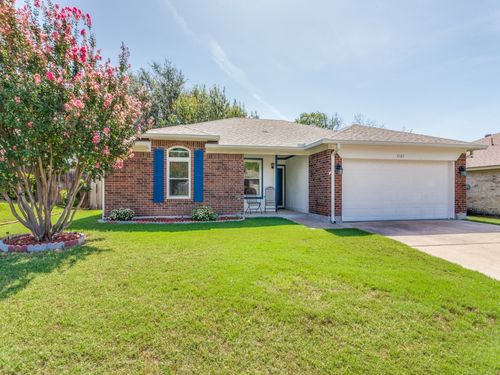 7121 Woodhinge Dr, Benbrook, TX, 76126-4540 | Card Image