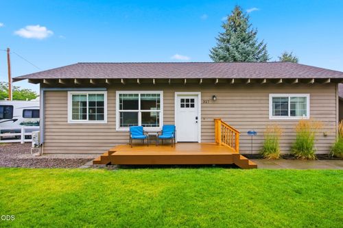 327 Nw Elm Ave, Redmond, OR, 97756-1635 | Card Image