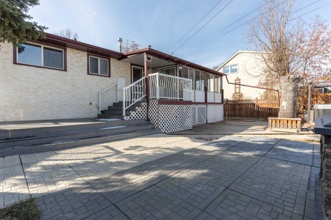 4203 58 Street Close, Home with 4 bedrooms, 2 bathrooms and 4 parking in Camrose AB | Image 32