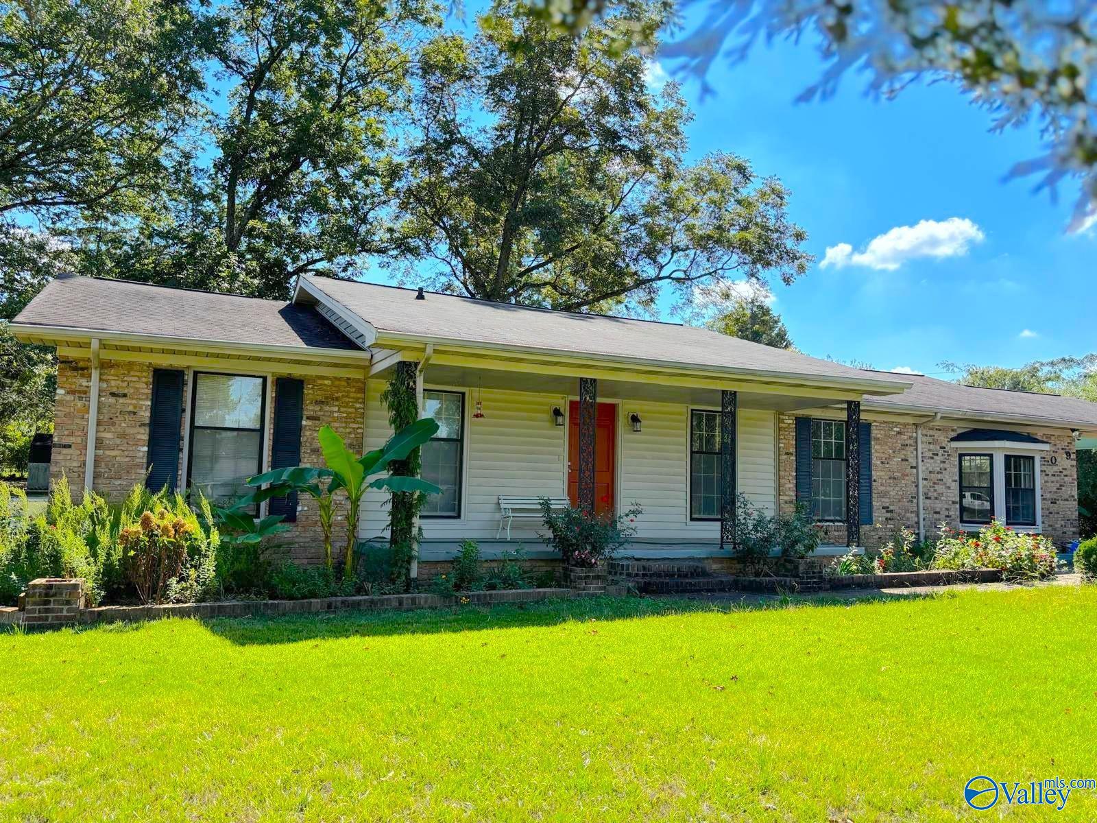 Ewell St, Decatur, AL 35601