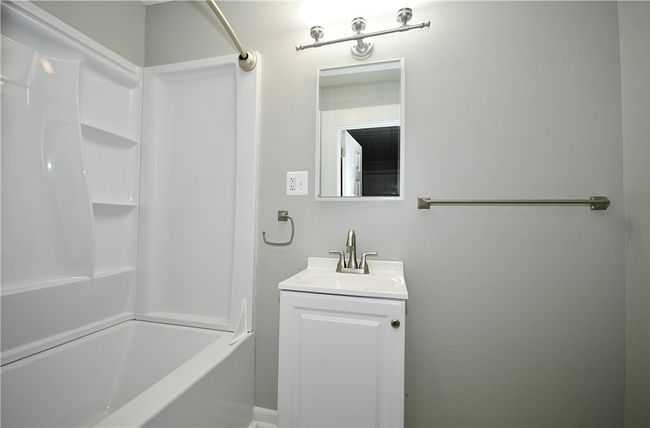 APT-1 - 420 School St, Condo with 2 bedrooms, 1 bathrooms and 1 parking in Verona PA | Image 5