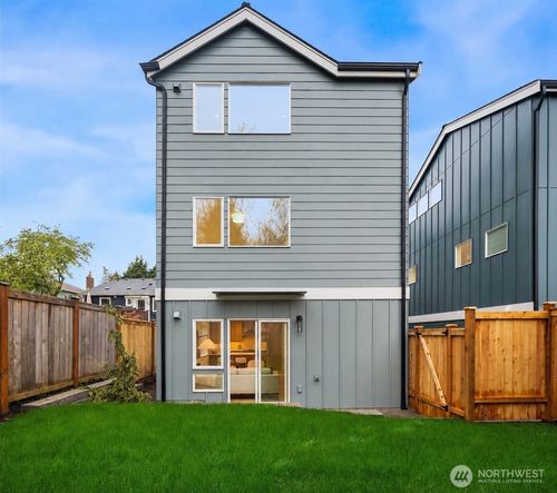537 N 70th St, Seattle, WA, 98103-5122 | Card Image