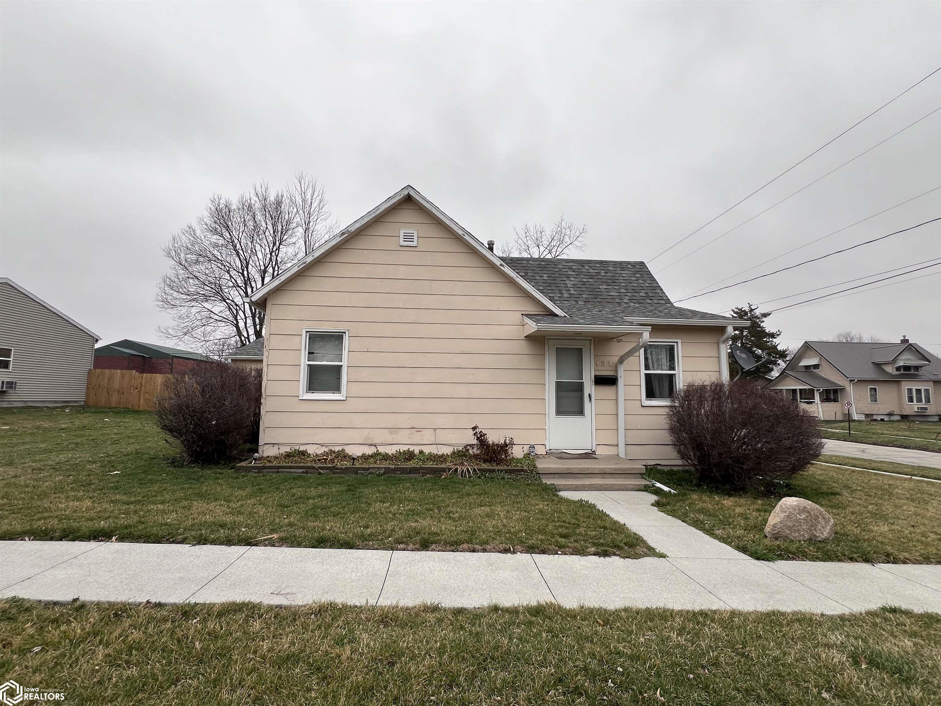 Grant St, Osceola, IA 50213