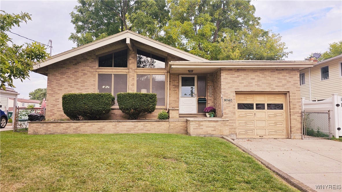 Rivershore Dr, Niagara Falls, NY 14304