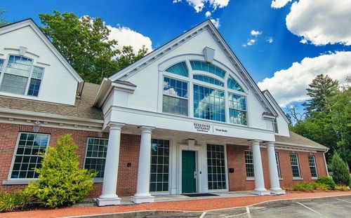 1 Club Acre Ln, Bedford, NH, 03110-6910 | Card Image