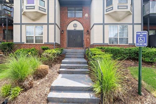 m5-6851 Roswell Rd, Sandy Springs, GA, 30328-2435 | Card Image