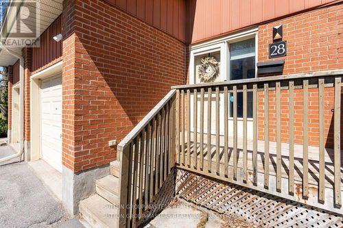28-19 W Macpherson Avenue W, Kingston (Central City West), ON, K7M6W4 | Card Image