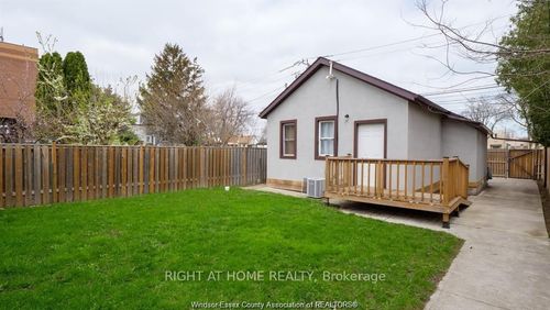 762 Aylmer Ave, Windsor, ON, N9A1V3 | Card Image