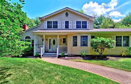 150 N Woods Dr, Wading River, NY, 11792-3105 | Card Image