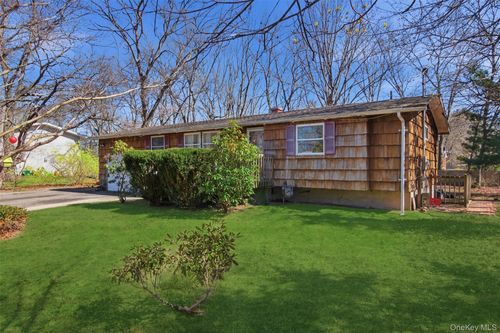 30 Lodge Ln, East Setauket, NY, 11733-3302 | Card Image