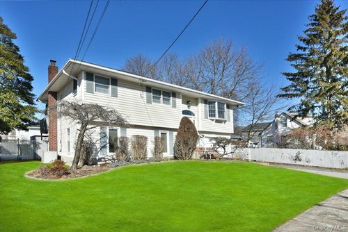 255 Brookside Court, Babylon, NY, 11726 | Card Image