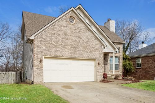 5507 Woodcross Pl, Louisville, KY, 40229-2284 | Card Image