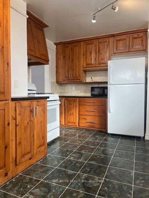 main-192 Silverbirch Drive W, Newmarket, ON, L3Y2Z5 | Card Image