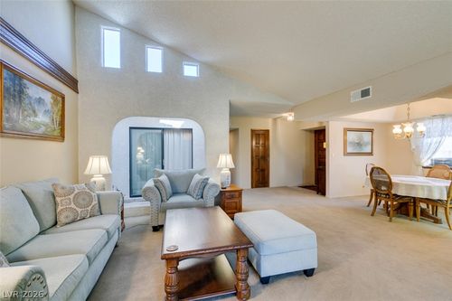 5318 Taravilla Cir, Las Vegas, NV, 89146-6866 | Card Image