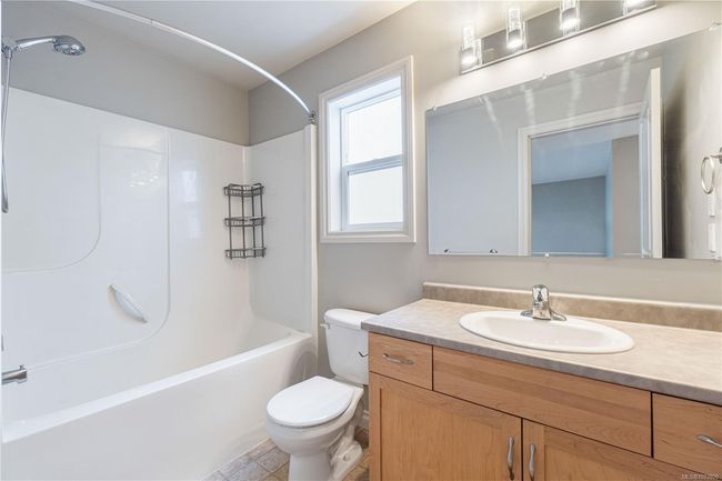 4 Piece upper level bathroom | Image 35