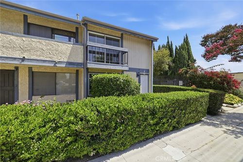 16717 Vanowen St, Van Nuys, CA, 91406-4497 | Card Image