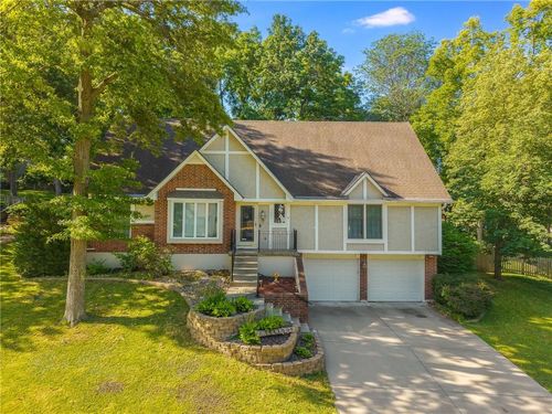 1602 Nw Weatherstone Ln, Blue Springs, MO, 64015-1710 | Card Image