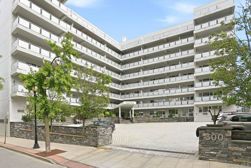 9k-300 Martine Ave, White Plains, NY, 10601-3422 | Card Image