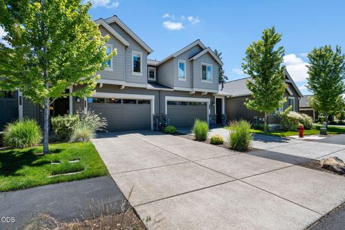 60507 Hedgewood Ln, Bend, OR, 97702-8818 | Card Image